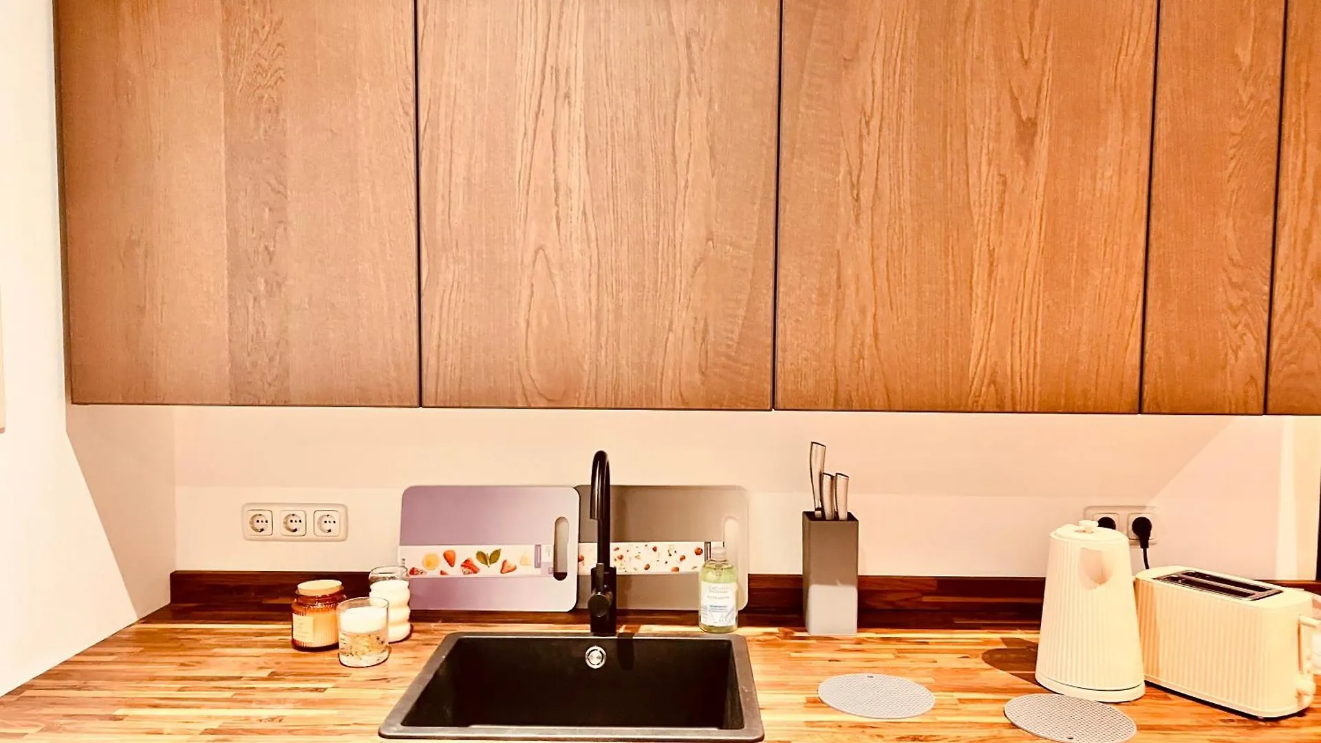 Elysian Apartment - 2 Parkplaetze - 1Min Bus & Bahn - St-Elisabeth Krankenhaus - Lindenthaler Tierpark - Neu Renoviert & Perfekte Lage Cologne