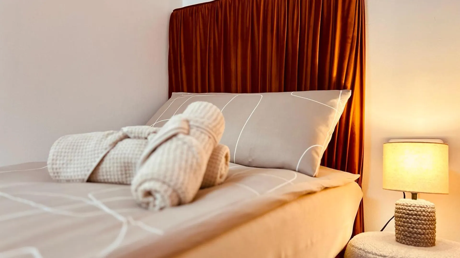 Elysian Apartment - 2 Parkplaetze - 1Min Bus & Bahn - St-Elisabeth Krankenhaus - Lindenthaler Tierpark - Neu Renoviert & Perfekte Lage Cologne Germany