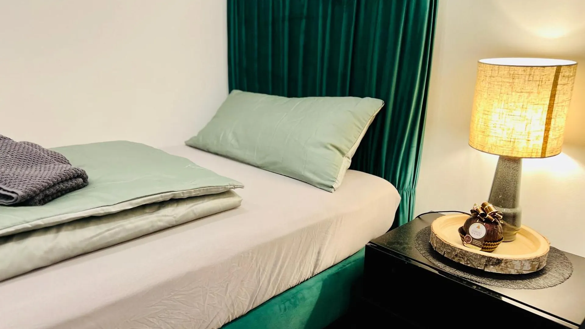 Elysian Apartment - 2 Parkplaetze - 1Min Bus & Bahn - St-Elisabeth Krankenhaus - Lindenthaler Tierpark - Neu Renoviert & Perfekte Lage Cologne Germany