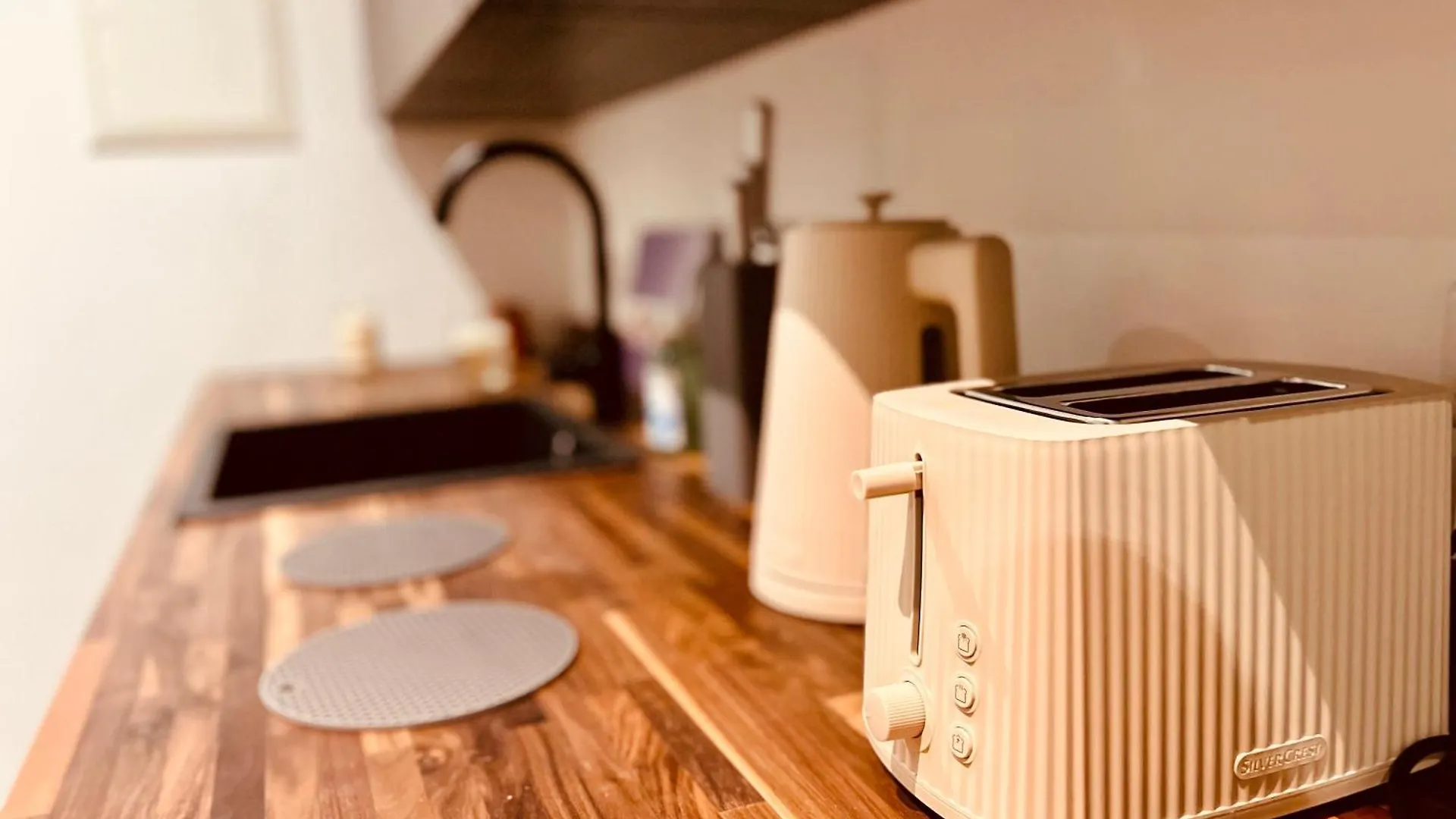 Elysian Apartment - 2 Parkplaetze - 1Min Bus & Bahn - St-Elisabeth Krankenhaus - Lindenthaler Tierpark - Neu Renoviert & Perfekte Lage Cologne